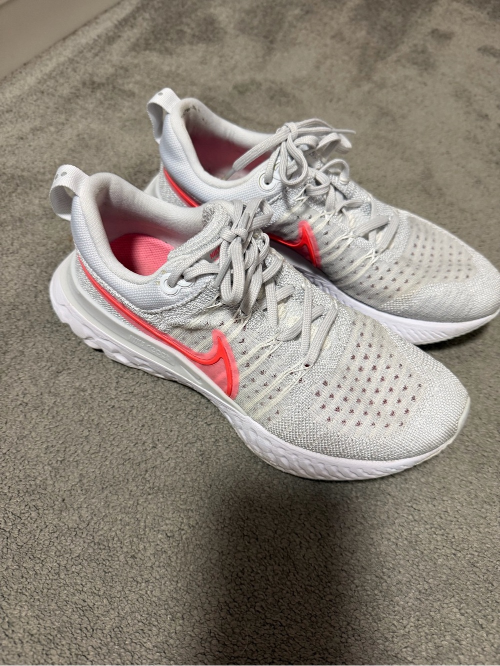 Nike Women's Light Gray Knit Running Sneakers with Pink Accents